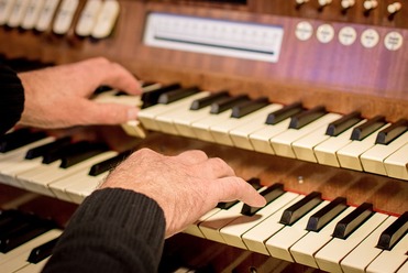 Curch organ playing music at a memorial service